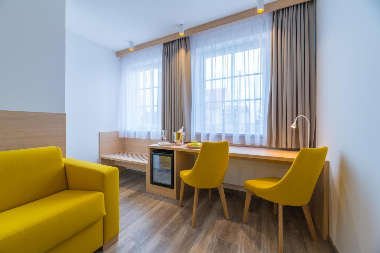 Iris Hotel