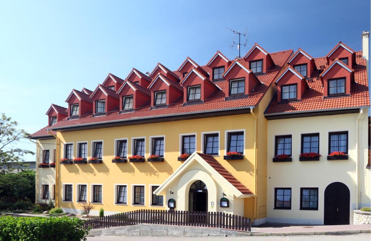 Iris Hotel Pavlov