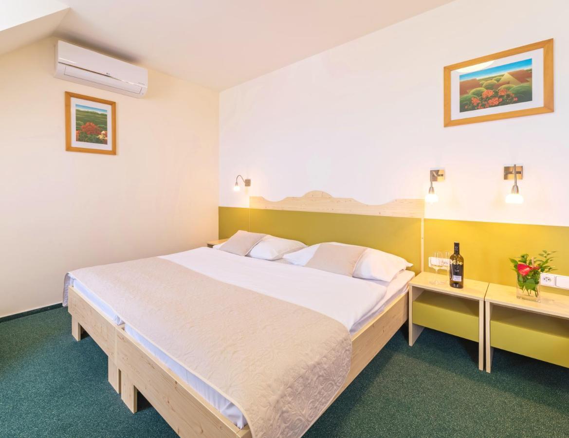 Hotel Iris